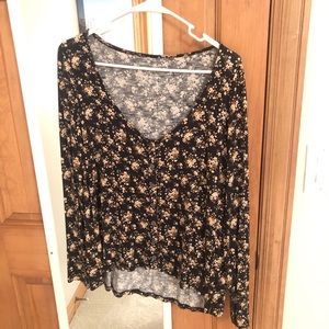 AMERICAN EAGLE LONG SLEEVE FLORAL BLOUSE